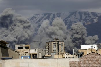 Sedikitnya 2.000 lokasi di Iran dibombardir Amerika Serikat dan Israel