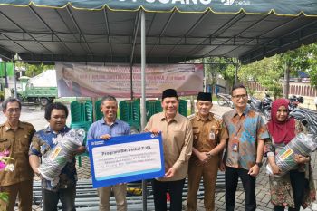 Anggota DPR-BRI salurkan bantuan untuk warga Pucang Sidoarjo