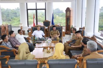 Anggota Komisi VII DPR lakukan kunjungan ke Pemkab Pesisir Barat