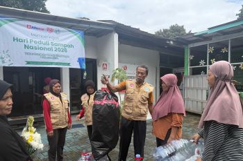 Tukar sampah jadi sembako, Alfamidi dan Bank Sampah Sakura ajak warga kurangi sampah