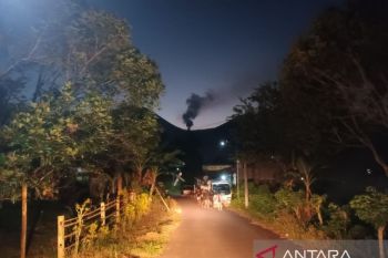 Badan Geologi: Aktivitas Gunung Lokon didominasi gempa tektonik jauh