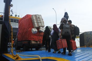 Warga mudik awal di Pelabuhan Jangkar