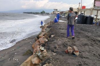 Waspada gelombang tinggi di Mataram, nelayan diminta hati-hati