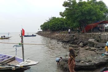 Indahnya senja Suramadu dan pantai yang dipungut: Antara PKL, jukir, dan hak publik atas pantai