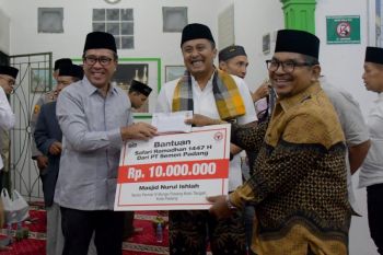 Lewat Safari Ramadan, Semen Padang Salurkan Rp22,5 Juta untuk Pembangunan MDA dan Pengembangan Masjid di Solok--Padang
