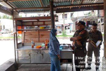 Satpol PP Damkar Agam rutin razia warung kelambu selama Ramadhan