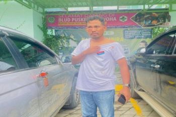 Blokade jalan di Desa Tangga Bima berujung pengeroyokan