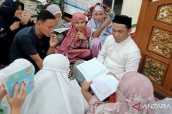 Safari Ramadhan, Anggota DPRD ajarkan keutamaan shalat pada Gen Z