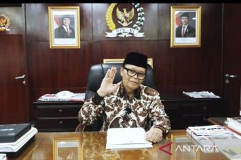 Pimpinan MPR ingatkan pemerintah tak buru-buru batalkan haji 2026
