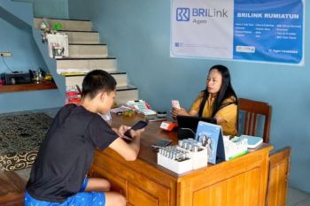 Dedikasi Rumiatun, BRILink Agen di Grobogan yang Sigap Melayani Warga Desa di Garis Depan