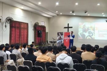 Edukasi SR di SMAK Immanuel Pontianak wujud #Cari_aman Asmo Kalbar