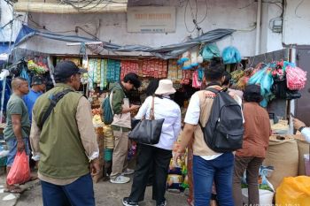 Satgas Pangan Maluku amankan dua pelanggar HET di Ambon saat gelar operasi