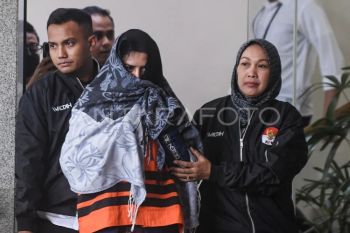 KPK tahan Bupati Pekalongan Fadia Arafiq