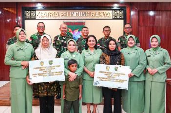 Tiga ahli waris prajurit Kodam XVII/Cenderawasih dapat santunan rumah dari Kasad