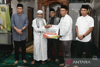 Safari Ramadan di Tanjungpinang, Wali Kota dan BRK Syariah Serahkan Bantuan di Masjid Al Hidayah