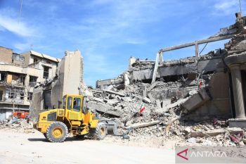 Gunung Semeru kembali erupsi letusan hingga 800 meter