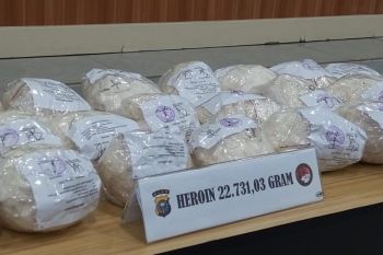 Polda Riau dalami ungkap 22,7 kg heroin dari tiga tersangka di Bengkalis