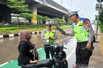 Polisi gencarkan edukasi pengendara agar tak lawan arus di Jaktim