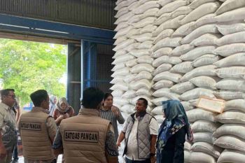 Bulog NTB mobilisasi beras dan jagung ke Bali-NTT untuk jaga stok