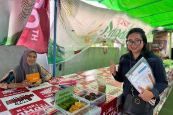 Bank Kalbar jemput bola layani UMKM pasar juadah, dorong transaksi non tunai dengan QRIS