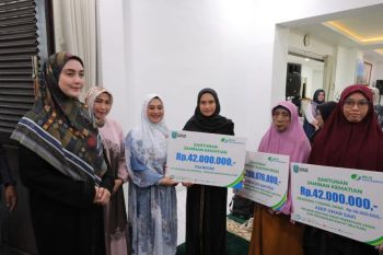 Gubernur Babel serahkan santunan kecelakaan kerja di Belitung