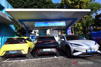 Hemat baterai saat mudik dengan mobil listrik, simak triknya