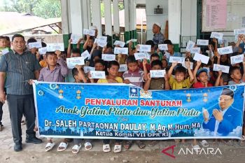 Berkah Ramadhan, Ketua Komisi VII DPR RI Dr. Saleh Partaonan Daulay santuni ribuan anak yatim di Palas