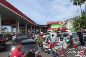 Antrean panjang pembelian BBM terjadi di sejumlah SPBU Jember