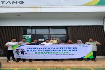 BPJS Batang selenggarakan employee volunteering berbagi takjil masyarakat