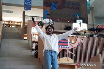 Pelukan emosional yang dibawakan oleh Kunto Aji temani "Ngabuburead" di Cikini