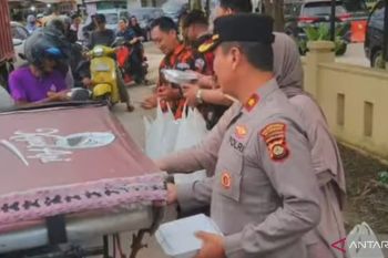 Polrestabes Palembang jalankan program pembagian 100 paket takjil