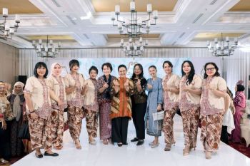 Gayatri Jateng ramaikan Sekar Setaman Batik Danar Hadi