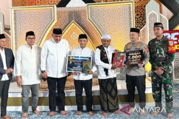 Personel Polres Bogor serentak waqafkan  Al Quran peringati Nuzulul Quran