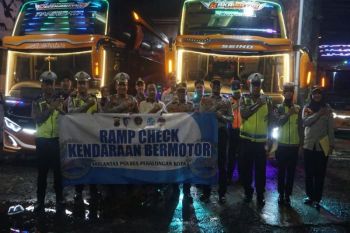 Polresta Pekalongan periksa kesehatan sopir bus untuk tekan kecelakaan