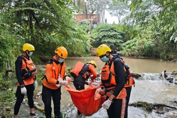 Tim SAR temukan korban banjir hanyut di Bandarlampung