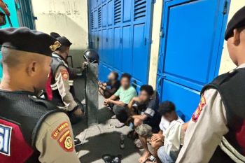 Polres Ternate amankan sekelompok pemuda konsumsi miras ilegal
