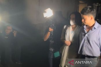 Industri musik berduka, rekan artis hadiri rumah duka Vidi Aldiano