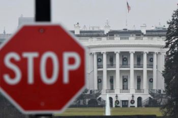 Survei: Lebih dari Separuh Warga Amerika Tidak Setuju dengan Serangan Militer ke Iran