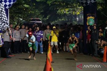 Polres Bekasi salurkan energi remaja lewat "Night Run Cikarang Presisi"