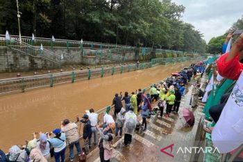 10 ribu liter ekoenzim dituangkan ke Sungai Jeletreng tekan pencemaran