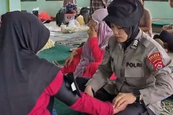 Polisi Cilegon beri layanan kesehatan bagi warga terdampak banjir
