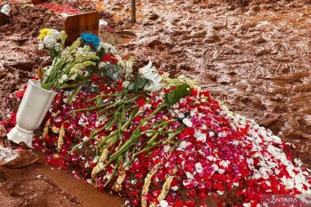 Vidi Aldiano dimakamkan di Tanah Kusir