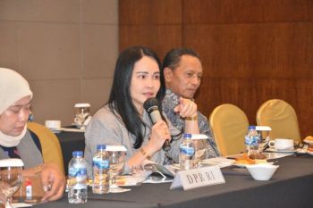 Anggota DPR minta pemerintah siapkan langkah konkret respons kenaikan harga BBM