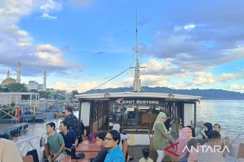 Susur Sungai Mahakam jadi pilihan menunggu buka puasa