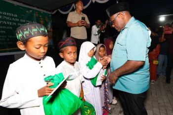 Gubernur Papua Tengah santuni anak yatim di Mimika