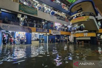 Banjir rendam 55 RT dan tiga ruas jalan di Jakbar dan Jaksel