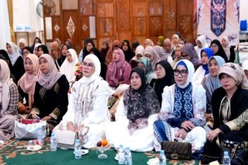 Srikandi DPRD Barut hadiri peringatan Nuzulul Quran di rujab bupati