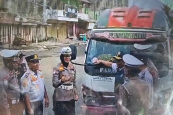 Dishub-Satlantas Pasaman Barat cek kelaikan kendaraan umum Lebaran