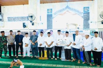 Wabup HSU serahkan bantuan hibah di Masjid Sabilal Muttaqin
