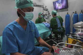 Operasi katarak gratis untuk pengurus masjid